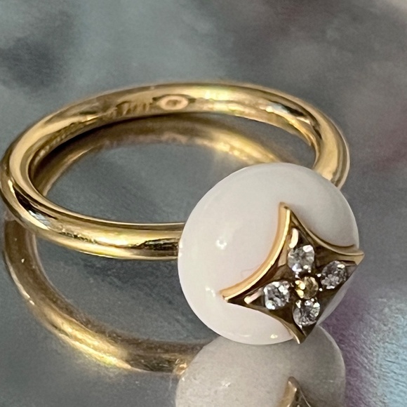 Louis Vuitton Color Blossom Ring - Yellow Gold, White Gold, White Agate & Diamon - Picture 2 of 4